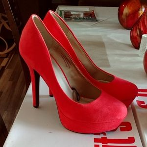 High heel pumps